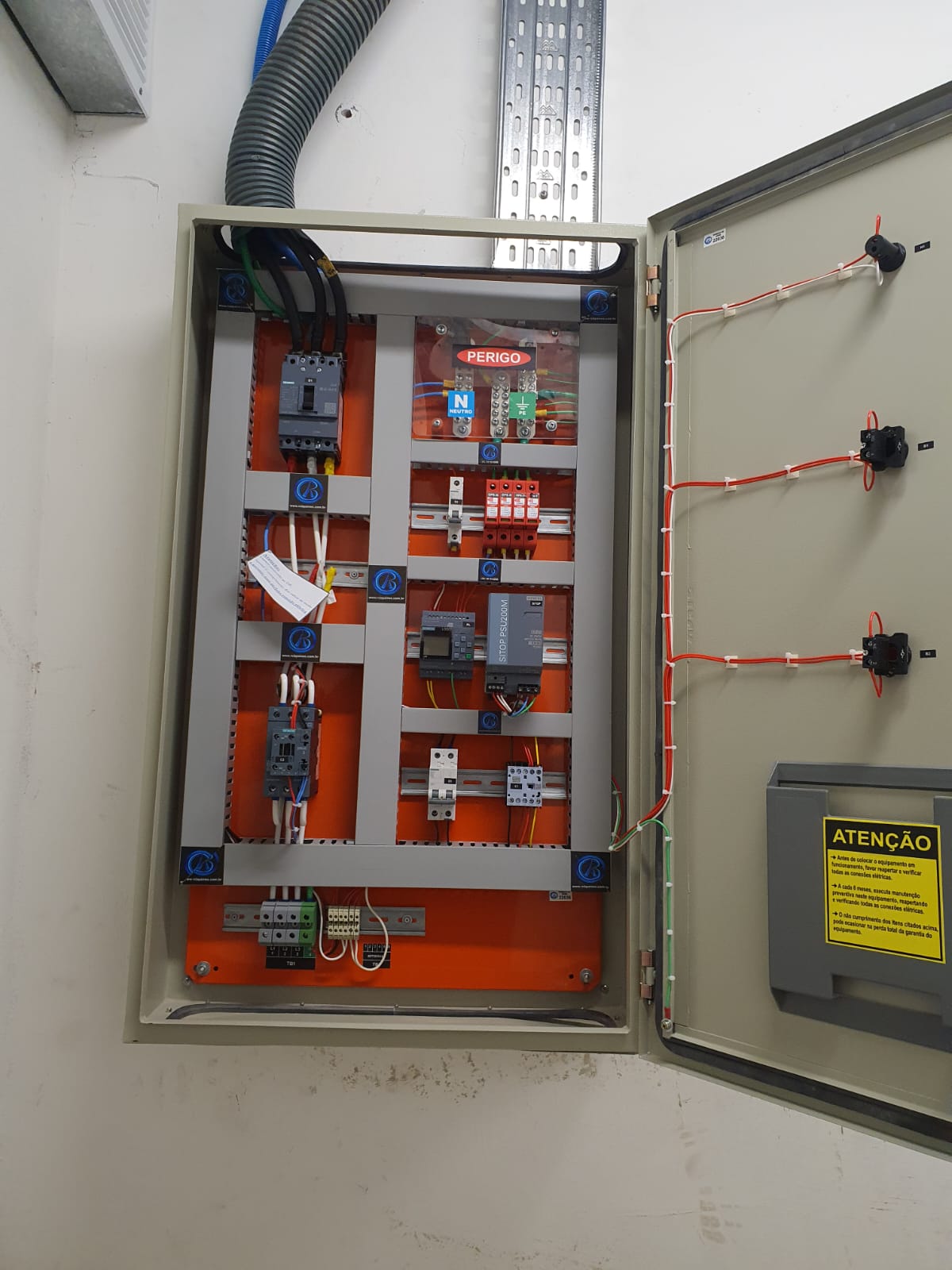 Instalação de quadro elétrico para ressonância magnética
